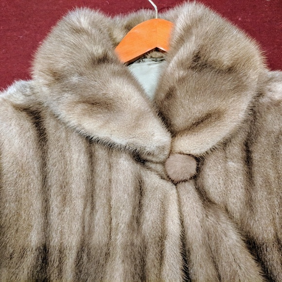 Montaldo's 3/4 length gray mink coat - Picture 2 of 8